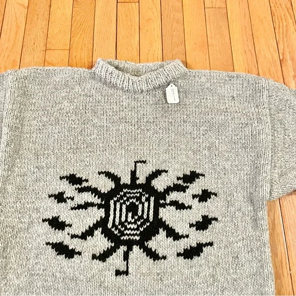 VTG Men’s Sweater Oversized 100% Wool Gray Sun Decor Heavy Hand Knit Ecuador